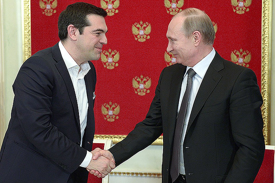 8 апреля 2015. Президент России Владимир Путин и премьер-министр Греции Алексис Ципрас после пресс-конференции в Кремле.