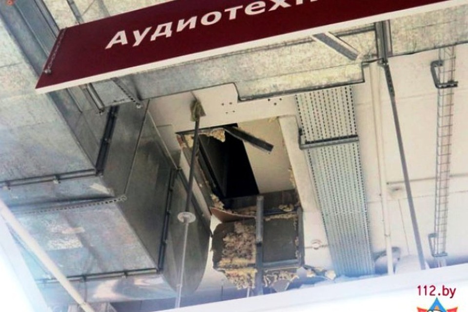 Минский строитель, который провалился в ТЦ "Замок", лежит в реанимации. Фото: МЧС.