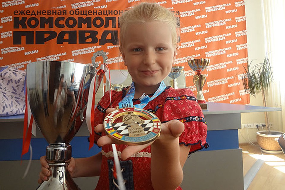 Олеся с Кубком и медалью чемпионки Европы.