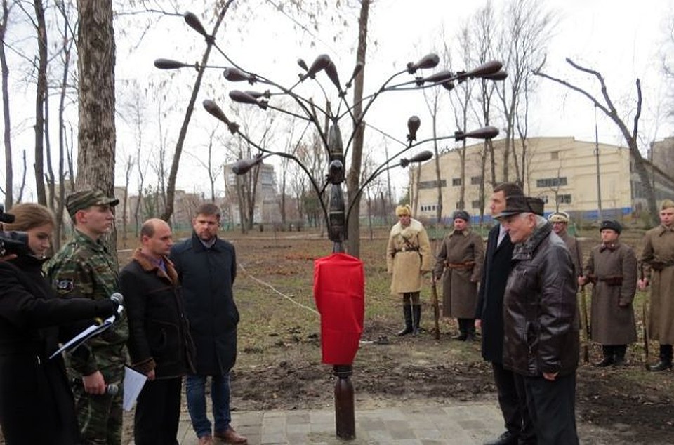Кукла во сне храпит