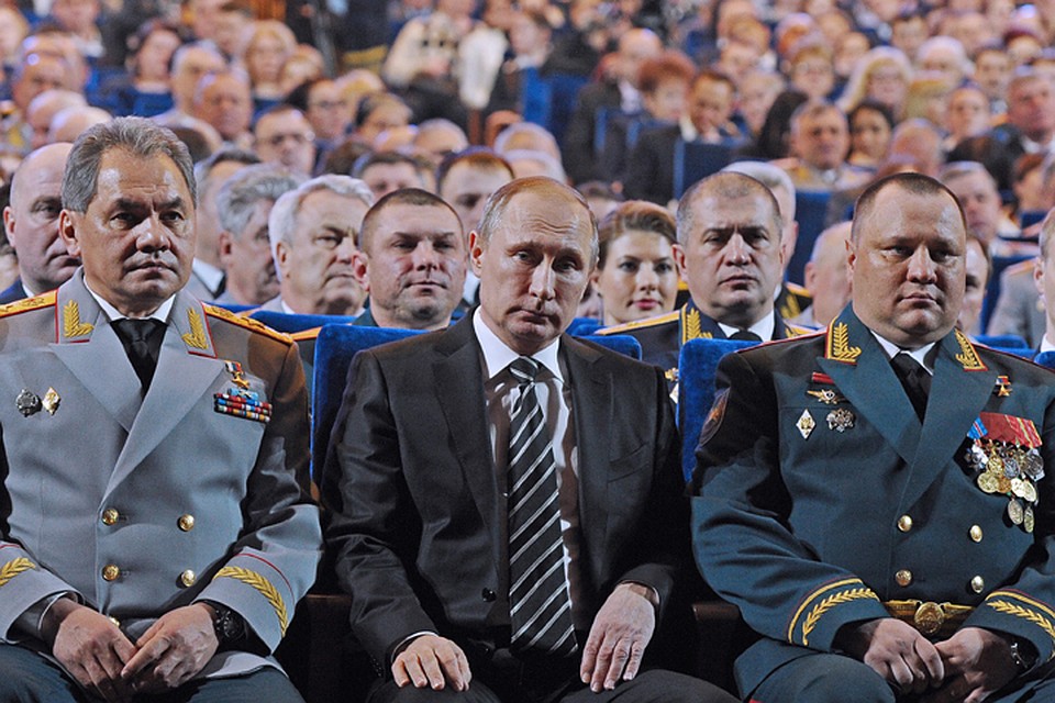 Во время концерта рядом с президентом сидели летчики, выполнявшие воинский долг в Сирии Фото: Михаил Климентьев/пресс-служба президента РФ/ТАСС