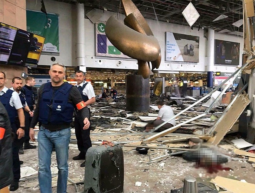 Сегодня в Брюсселе в аэропорту и в метро произошли взрывы. МИД Беларуси просит соотечественников, которые находятся в Брюсселе, избегать общественных мест. Фото: Твиттер @StudioElective