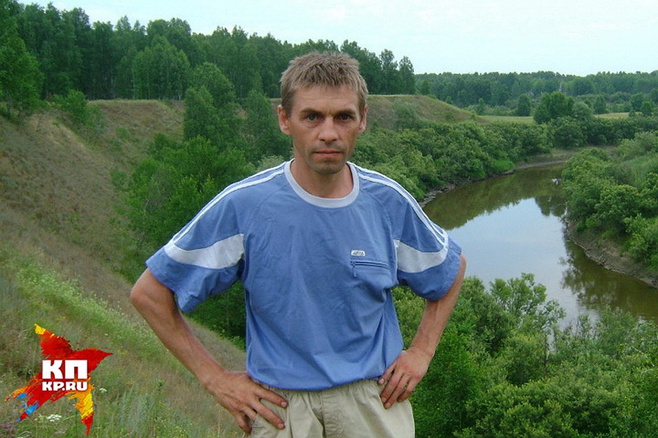 Александр Шамонин нашел малышей в пристройке к дому, на которую уже перекинулся огонь…