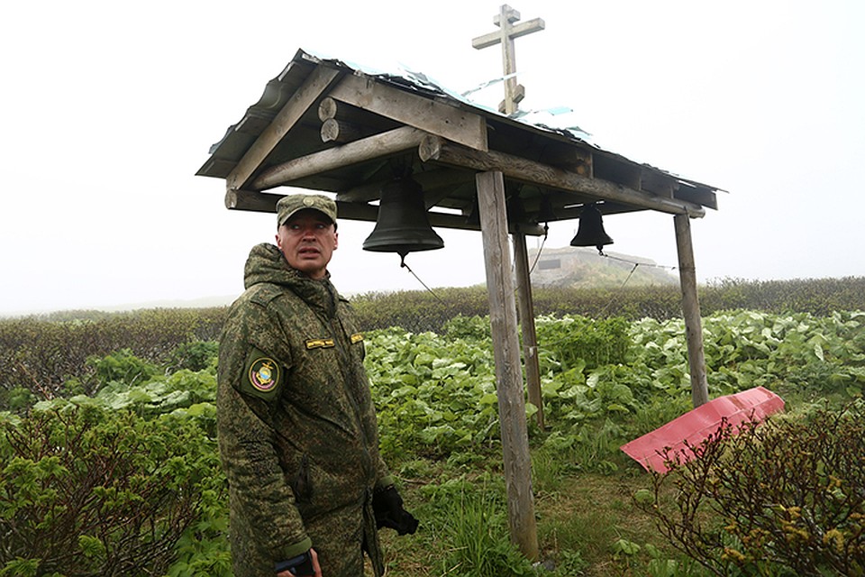 В середине 20-го века на Матуа стояла часть ПВО, потом была погранзастава – ее сняли в 2001 году и остров опять стал необитаемым на целых 15 лет