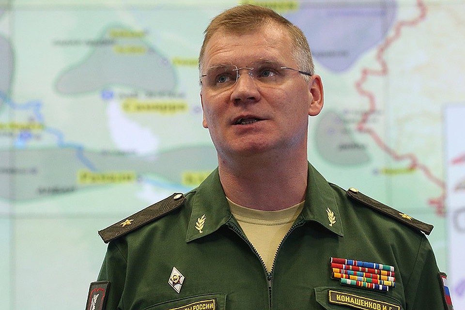 Официальный представитель Минобороны России генерал-майор Игорь Конашенков: "Самолеты ВКС России никогда работают по целям, находящимся в черте населенных пунктов." ФОТО Антон Новодережкин/ТАСС