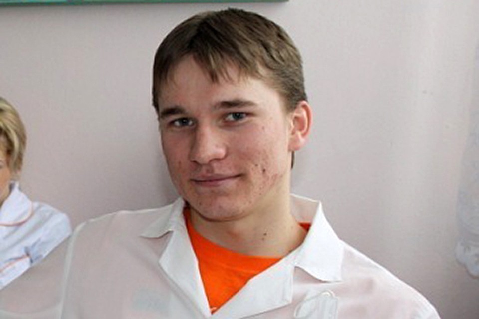 Врач стандартно попросил направление, после чего получил удар кулаком в голову