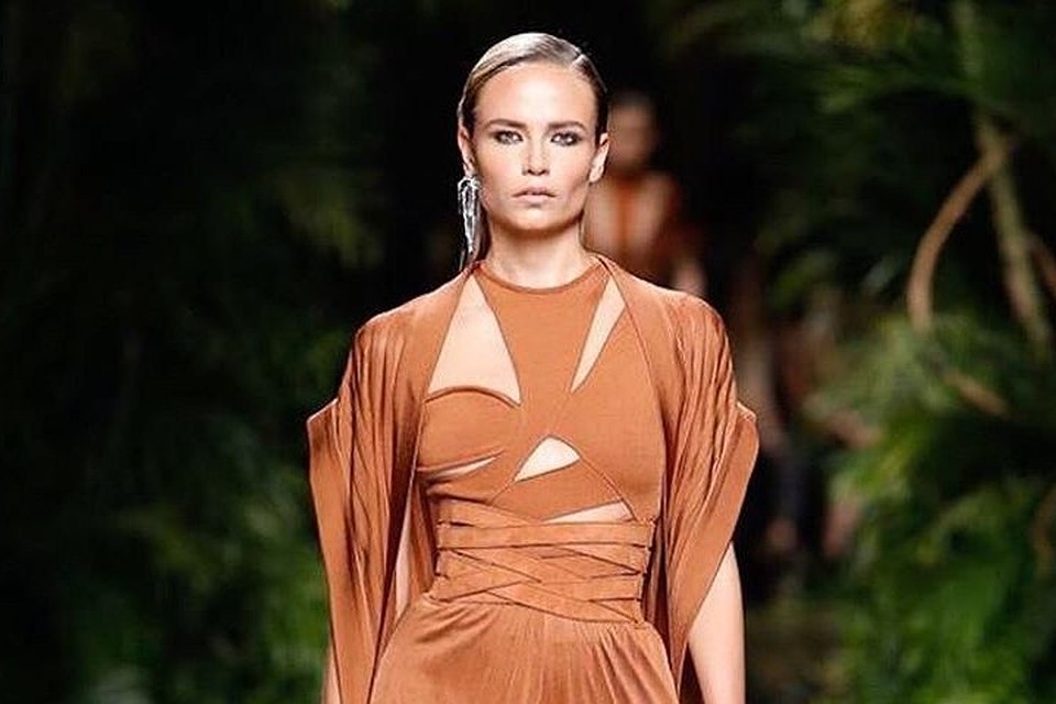 Наташе Поли выпала честь открывать Balmain Show. Фото: страничка ВК Natasha Poli.
