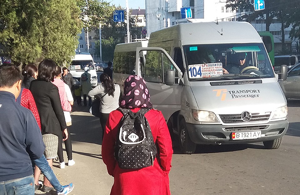 Высадить и принять на борт пассажира на остановке, на самом деле, не так сложно. Но к этому надо привыкнуть.
