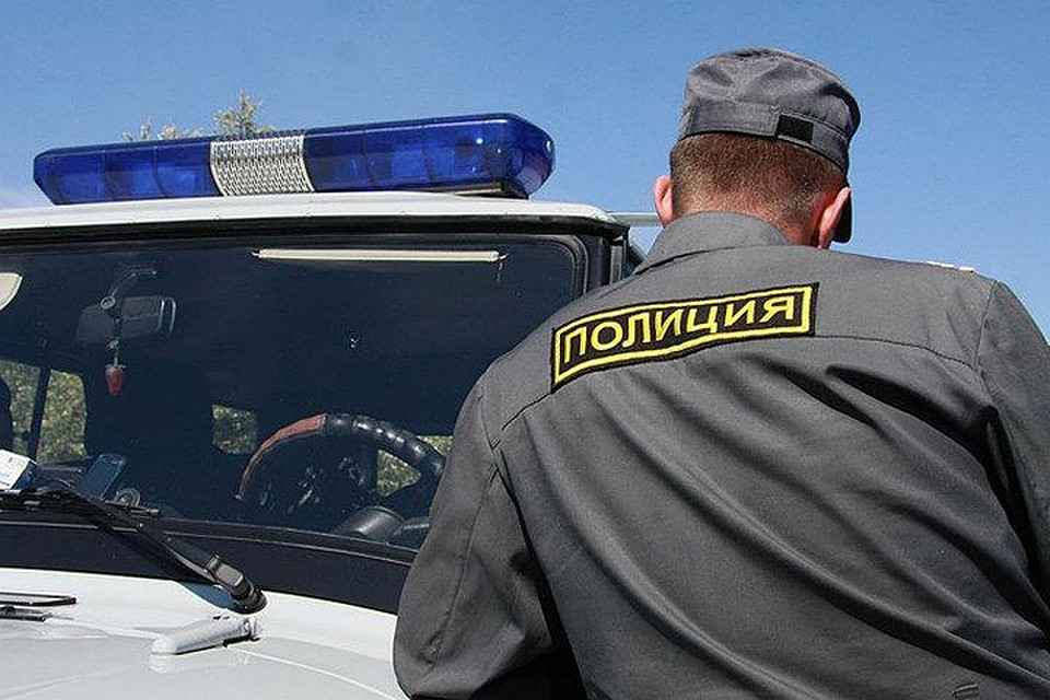 Четверо полицейских госпитализированы.