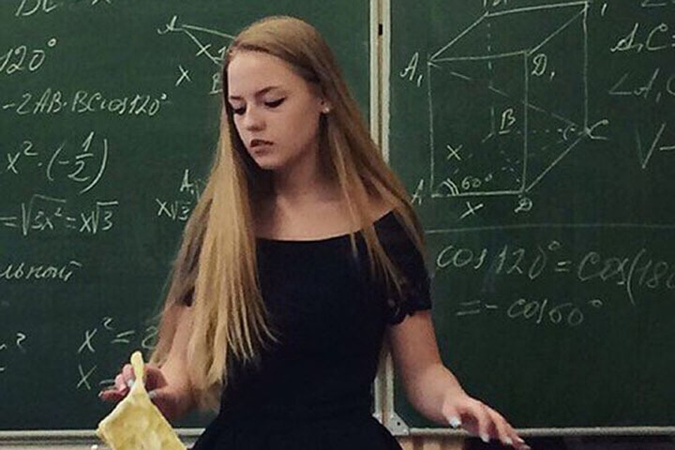17-летнюю Оксану, почему-то приняли за учительницу. Фото: vk.com