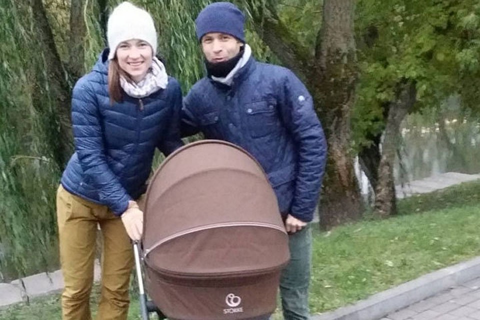Домрачева, Бьорндален и их дочь Ксения на прогулке в Минске. Фото: соцсети