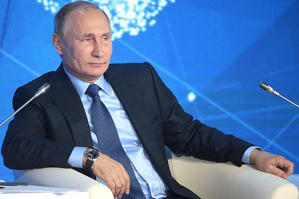 Президент России Владимир Путин во время съезда "Деловой России" в конгресс-парке гостиницы "Рэдиссон Ройал, Москва". ФОТО Михаил Метцель/ТАСС