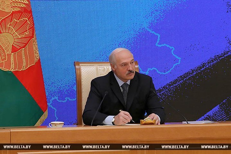 Лукашенко: Я привез в чемодане деньги, чтобы произвели двигатели. Фото: БелТА