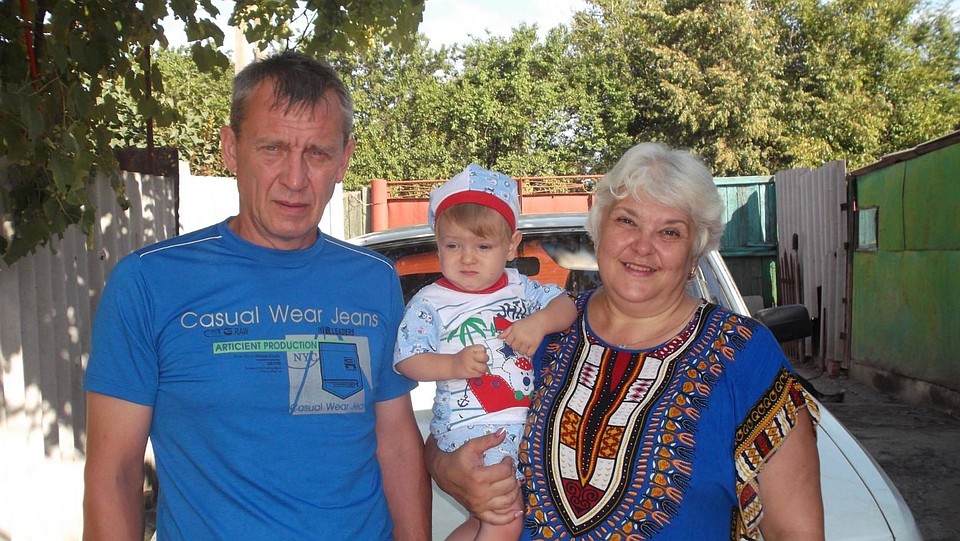 Родители Татьяна и Сергей вместе с Арсением. Фото: личный архив Татьяны Федоровой.