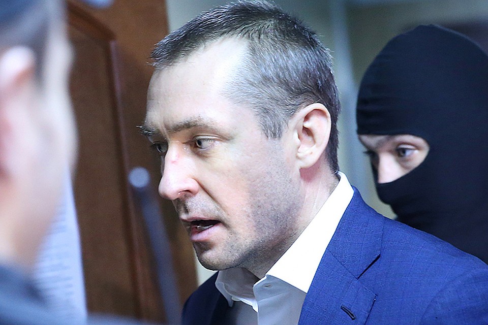 Дмитрий Захарченко, обвиняемый в получении взятки и злоупотреблении должностными полномочиями, в Пресненском суде. ФОТО Антон Новодережкин/ТАСС