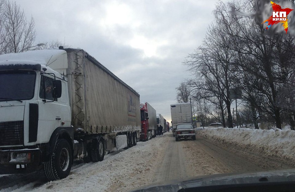 Трасса полностью встанет на четыре часа.