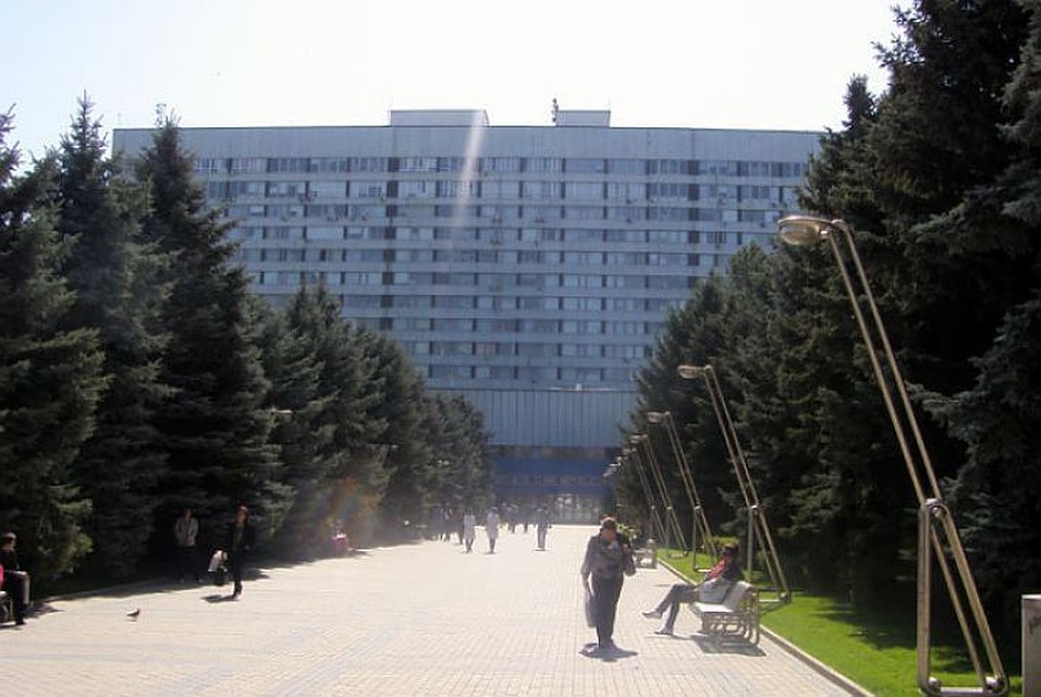 Вход в Республиканскую Клиническую Больницу сделали платным.