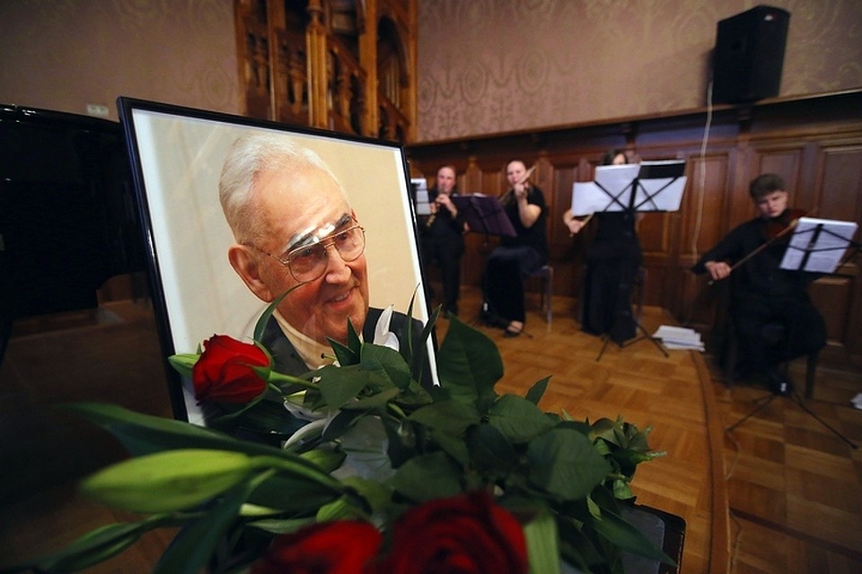 Церемония прощания с гроссмейстером прошла в Доме композиторов