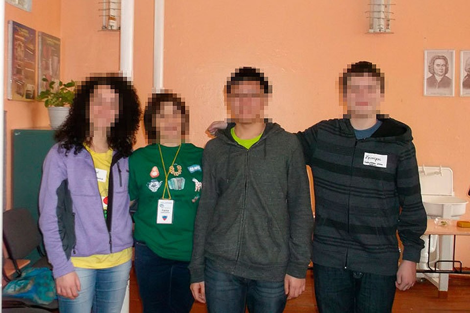 В школе же сегодня траур. Учителя и ученики избегают этой темы, но по странице Пу в соцсетях, которая пестрит соболезнованиями, понятно, что ребята тяжело переживают случившееся.