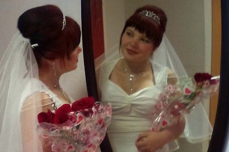 Галина до сих официально замужем
