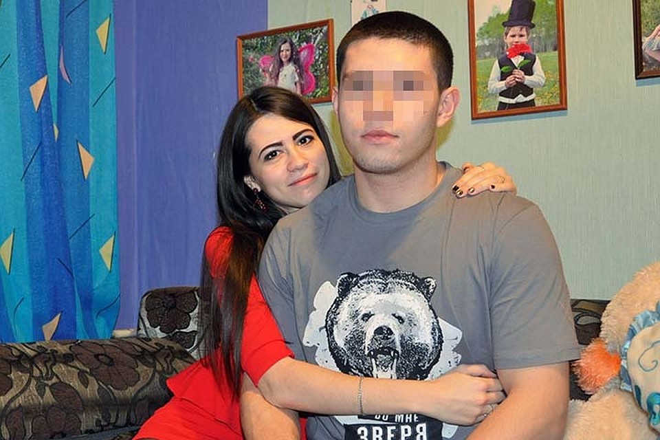 Молодой человек надеется, что любимая вернется живой и здоровой