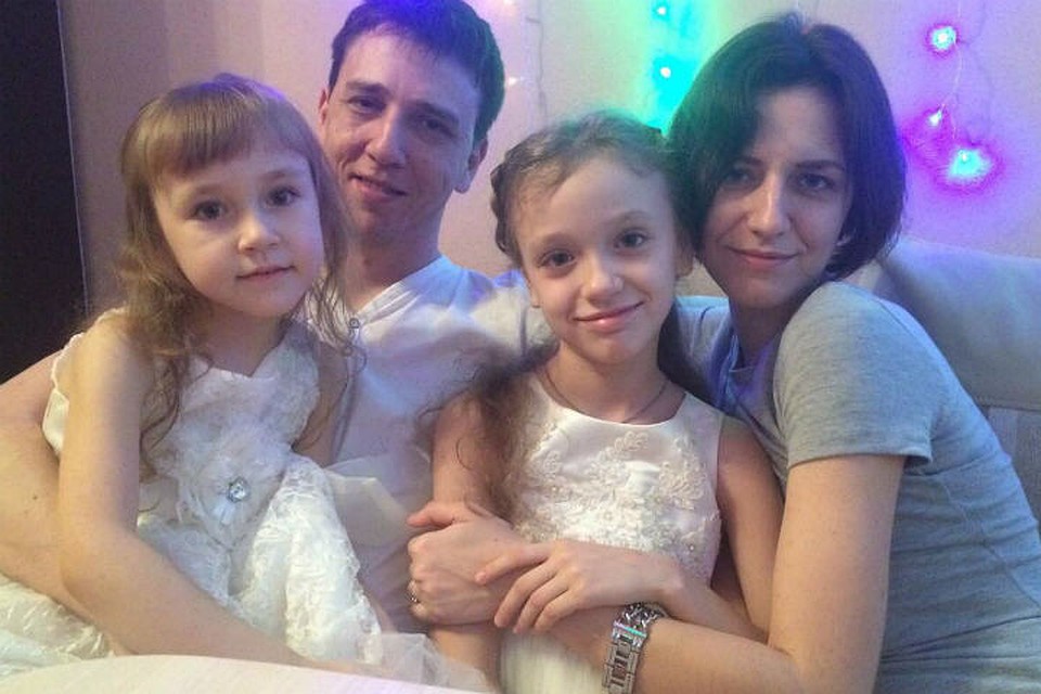 В Новый год Сухоруковы впервые за долгое время собрались вместе и даже улыбались. Фото: соцсети.