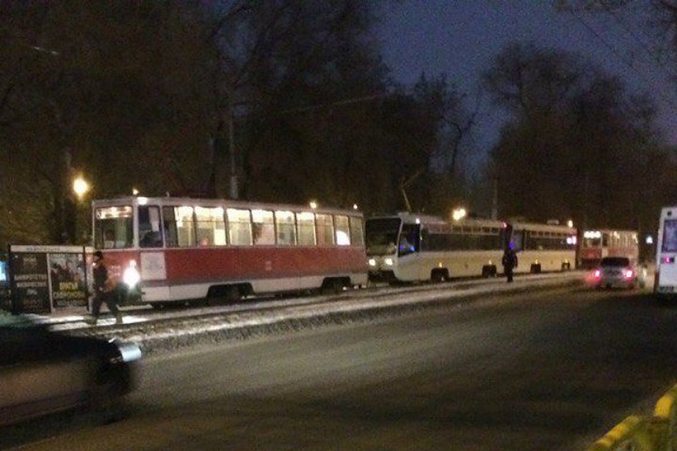 В центре Саратова встали трамваи 3 и 11 маршрута. Фото: Алексей Зобнин