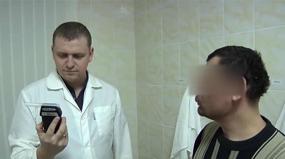 Егор утверждает, что выпил три литра водки. Фото: Алексей НАГИБИН.