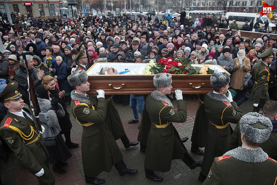 И днем и ночью все шли и шли И днем и ночью все шли и шли