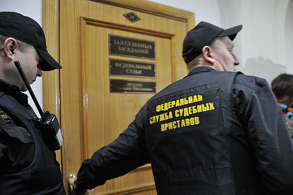 Приставы не оценивают судебные постановления