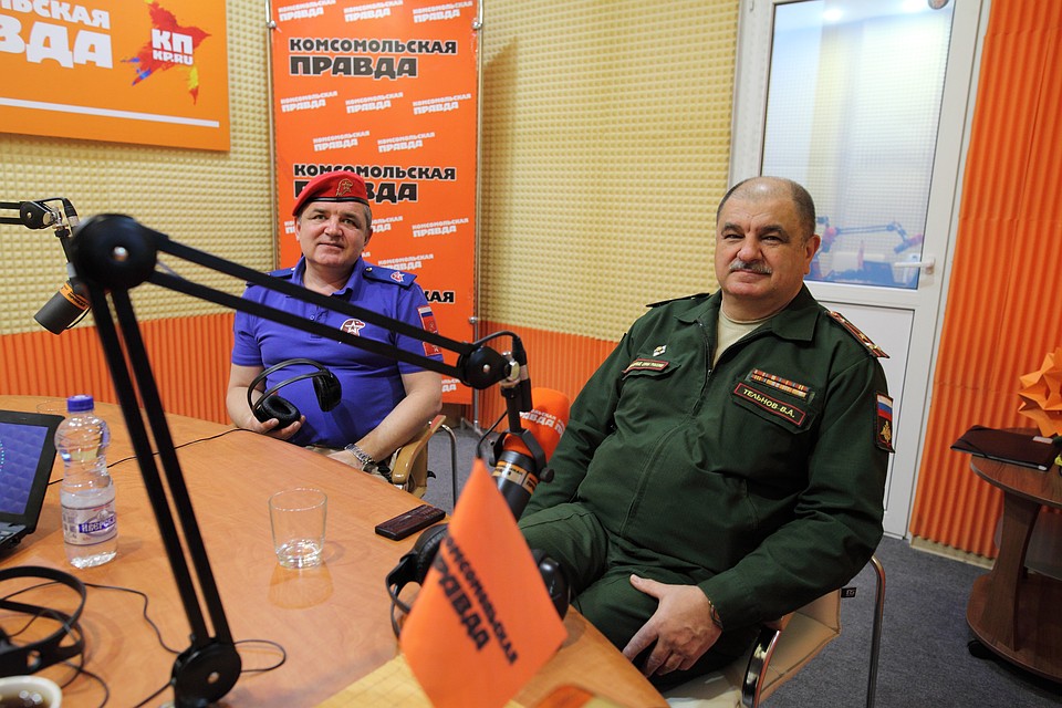 начальник отделения подготовки граждан к военной службе краевого воентомата Олег Сухачев и военный комиссар Ставропольского края Владимир Тельнов
