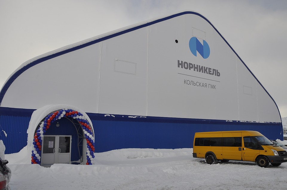 Крытая ледовая арена была возведена буквально за несколько месяцев.
