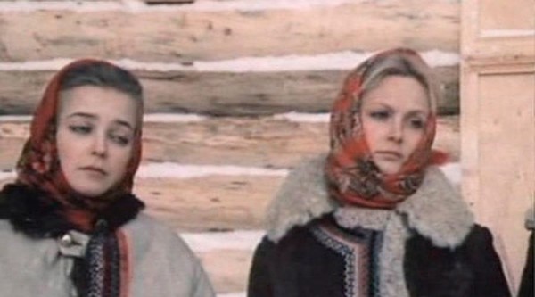Молодой режиссер Евгений Герасимов ставит в 1985 году веселую комедию о жизни сельской молодежи. Наталья Вавилова впервые играет не светскую даму, не красавицу аристократку, а простую доярку. Сценарий к фильму написал знаменитый Сергей Бодров-старший, а музыку – известный композитор Евгений Крылатов. В ролях плеяда советских звезд: Вячеслав Невинный, Нина Русланова, Светлана Рябова, Татьяна Догилева, Виктор Павлов, Евгений Стеблов, Николай Парфенов, Татьяна Агафонова, Наталья Вавилова, Галина Макарова, Стефания Станюта, Инна Ульянова, Любовь Соколова, Раиса Рязанова, Борис Иванов, Юрий Горобец, Юрий Назаров.