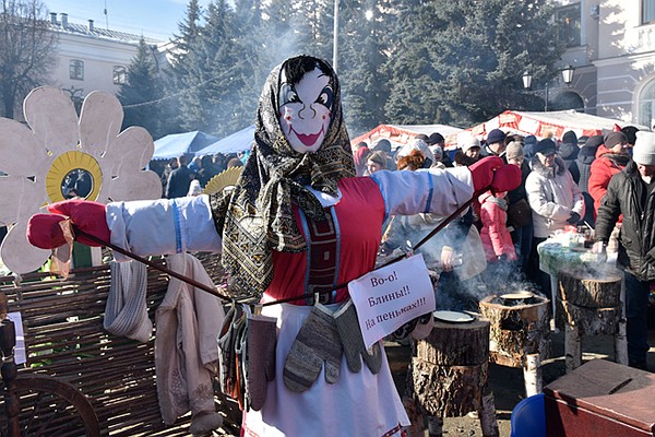 Масленица идет, блины с медом несет!