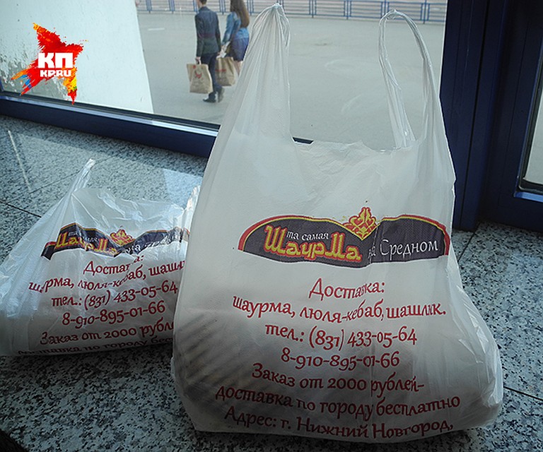 У шаурмы на Средном уже и фирменные пакеты, и фирменные салфетки, и доставка, и сайт в Интернете, и добрая молва, и отзывы в соцсети... Фото: Ульяна СКОЙБЕДА