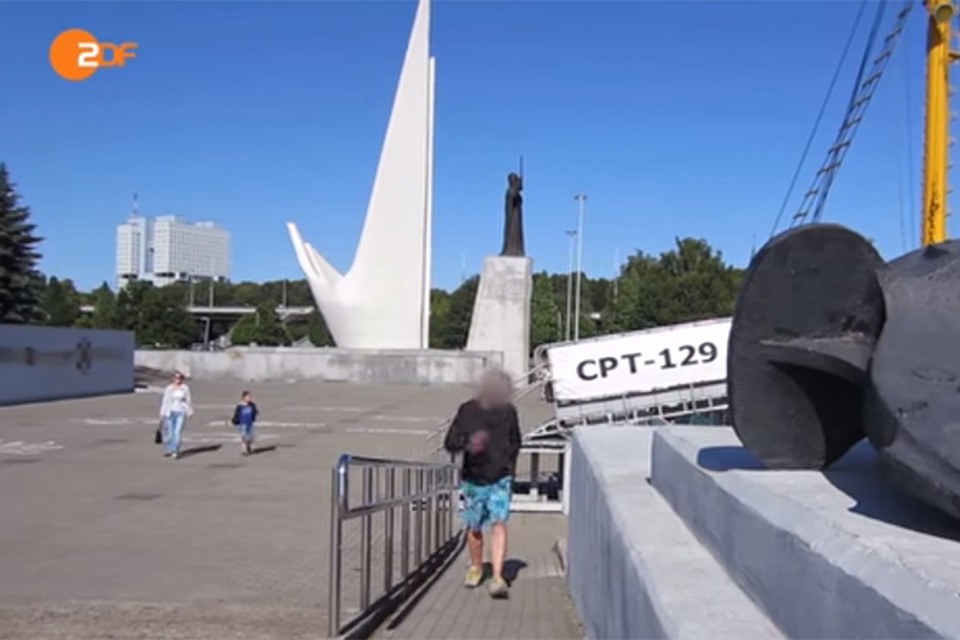 На самом деле «добровольца Игоря» зовут Юрий Олегович Лабыскин. Он житель Калининграда и случайно попал в поле зрения немецкой съемочной группы, Фото: кадр из фильма