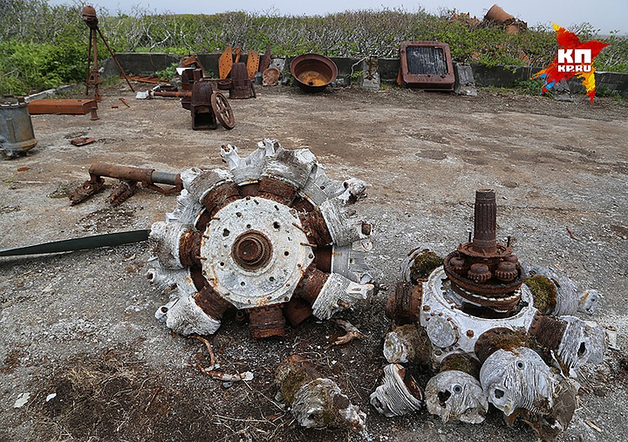 Останки авиационных двигателей. Фото: Александр КОЦ, Дмитрий СТЕШИН