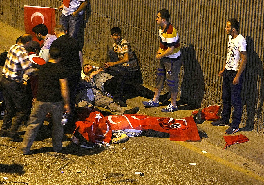 Жертвы ночных перестрелок на улицах Анкары. Фото: REUTERS