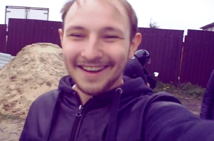 Парень передвигался автостопом Фото: скриншот с видео на youtube