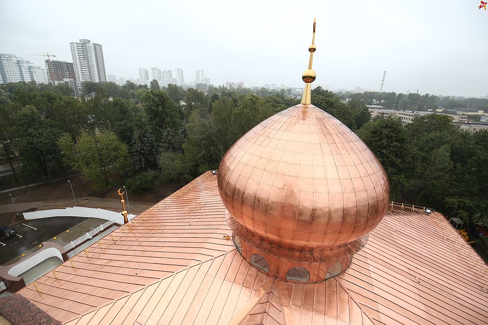 Купол покрыт специальной медью немецкого производства - обещают, что за 50 лет покрытие не поблекнет. Фото: Павел МАРТИНЧИК