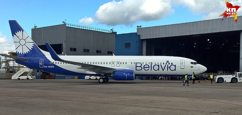 Boeing 737-800 в новой раскраске. Фото: Геннадий МОЖЕЙКО