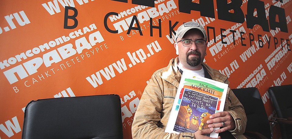 Книжку от "Комсомолки" вы можете приобрести на персональной выставке художника. Фото: Олег КУЗЕНКОВ
