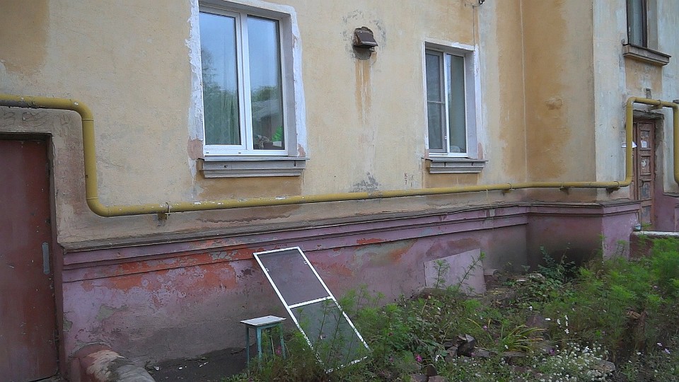 За эти окном случилось страшное... Фото: Ульяна УШАКОВА