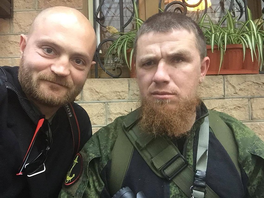 Это фото спецкор «КП» Александр Коц сделал во время командировки в ДНР - 1 октября нынешнего года. Моторола, он же Арсен Павлов - справа. Фото: Александр КОЦ