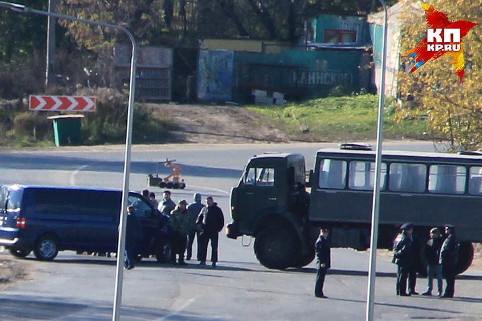 Спецоперация в "Цветах" длится уже несколько часов. Фото: Анна СТЕПАНОВА