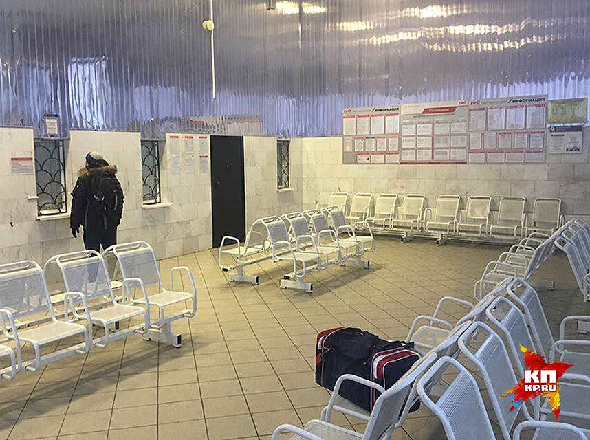 Первый "разрыв" встретился журналистам на вокзале в Мариинске. Фото: Виктор ГУСЕЙНОВ