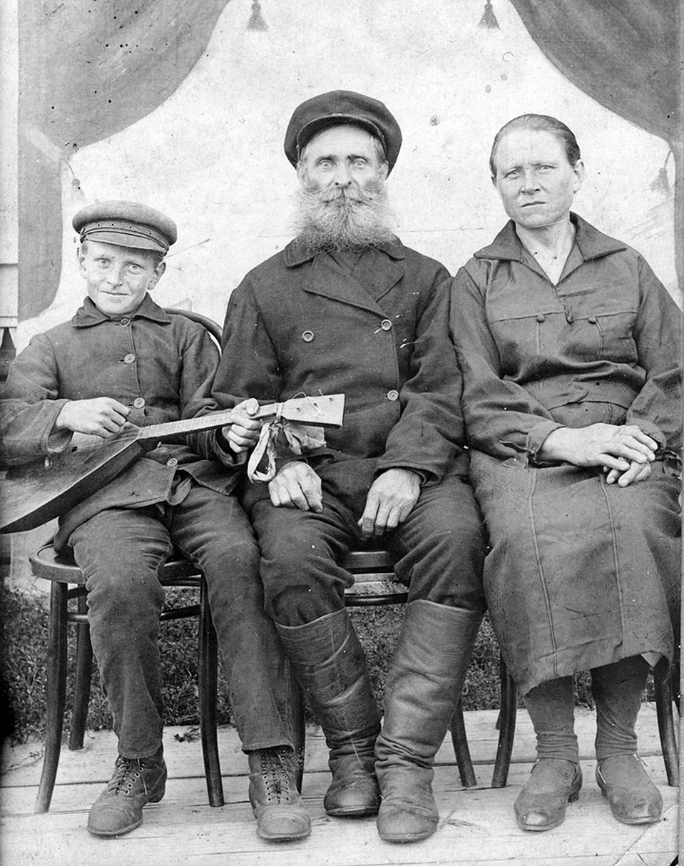 Степан иванович карагодин женой Анной Дмитриевной и сыном Львом. Фото: Денис Карагодин/stepanivanovichkaragodin.org
