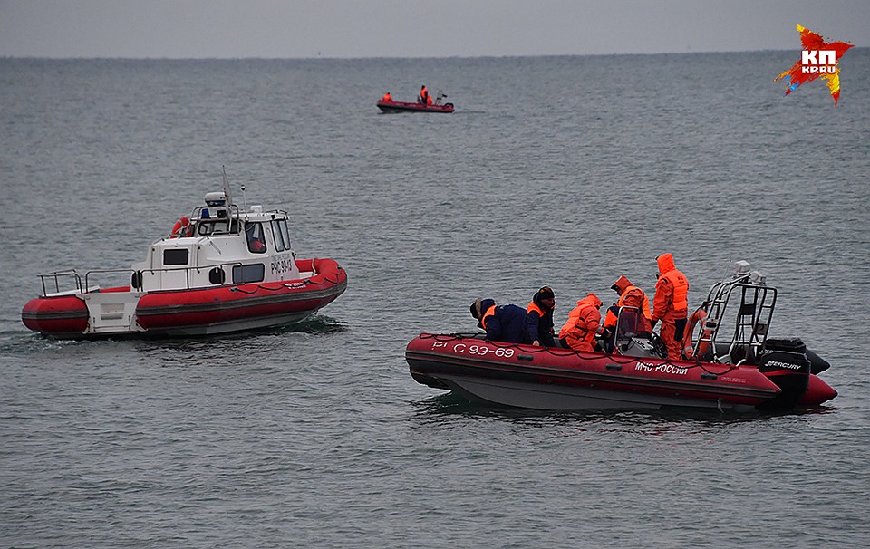 Спасатели поднимают обломки Ту-154 со дна Черного моря Фото: Владимир ВЕЛЕНГУРИН