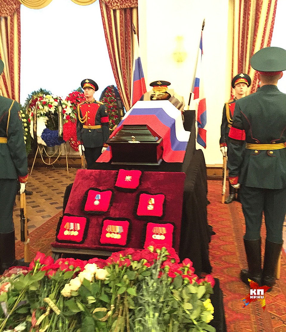 Валерия Халилова проводили в последний путь его музыканты - под его музыку... Фото: Александр ГАМОВ