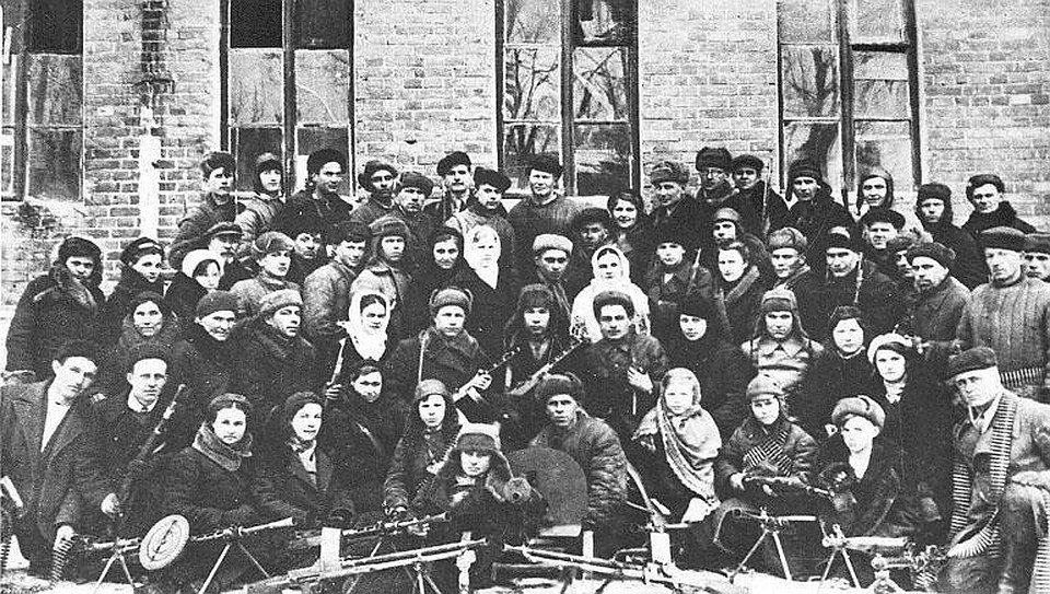 В составе городского партизанского отряда воевали подростки, среди них - Володя Щербаков, Игорь Нижегородцев, Алла Ширази. Фото: ЮНЦ РАН